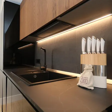 아파트 Superior 1br - Fully Renovated & Equipped - Prime Centre Location - Garibaldi#2 - Parking 올비아