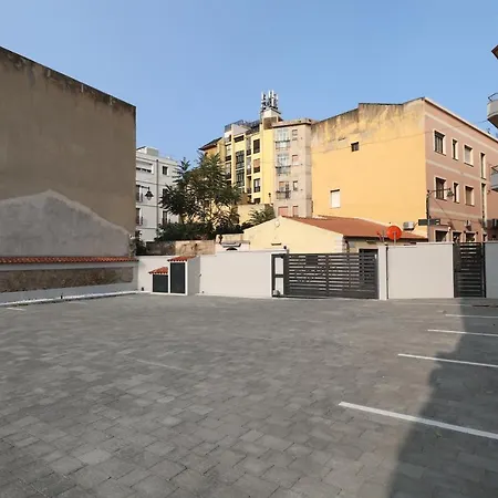 아파트 Superior 1br - Fully Renovated & Equipped - Prime Centre Location - Garibaldi#2 - Parking