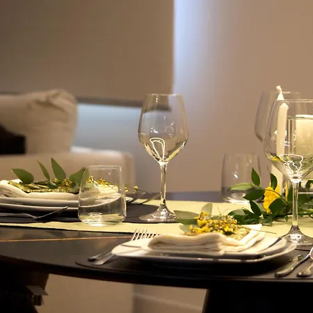 Superior 1br - Fully Renovated & Equipped - Prime Centre Location - Garibaldi#2 - Parking 올비아