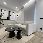 Apartman Garibaldi 2 Renovated 1br With Parking, Old Town *