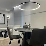 Garibaldi 2 Renovated 1br With Parking, Old Town *