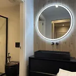 Garibaldi 2 Renovated 1br With Parking, Old Town