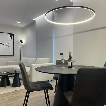 Superior 1br - Fully Renovated & Equipped - Prime Centre Location - Garibaldi#2 - Parking Διαμέρισμα Όλμπια