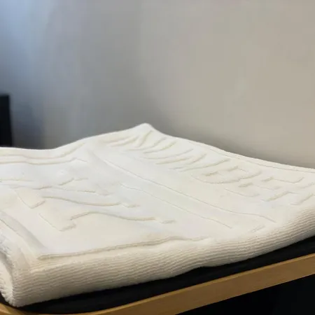 Superior 1br - Fully Renovated & Equipped - Prime Centre Location - Garibaldi#2 - Parking Διαμέρισμα