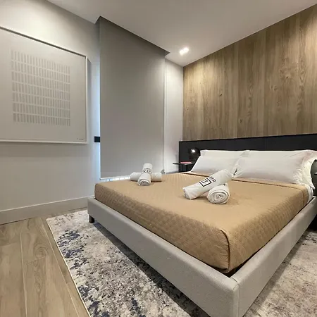 Superior 1br - Fully Renovated & Equipped - Prime Centre Location - Garibaldi#2 - Parking דירה *