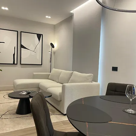Superior 1br - Fully Renovated & Equipped - Prime Location In Historical Centre - Garibaldi#2 - Free Parking *