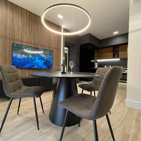 Διαμέρισμα Superior 1br - Fully Renovated & Equipped - Prime Centre Location - Garibaldi#2 - Parking