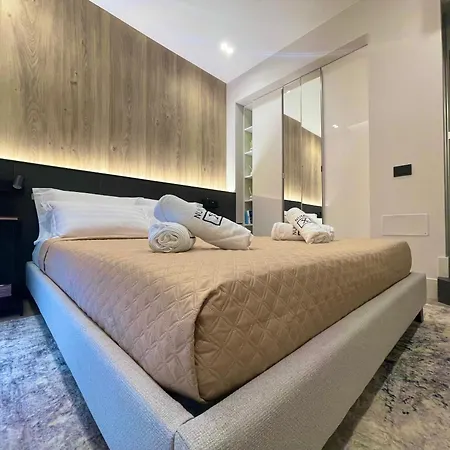 Apartment Superior 1br - Fully Renovated & Equipped - Prime Location In Historical Centre - Garibaldi#2 - Free Parking *
