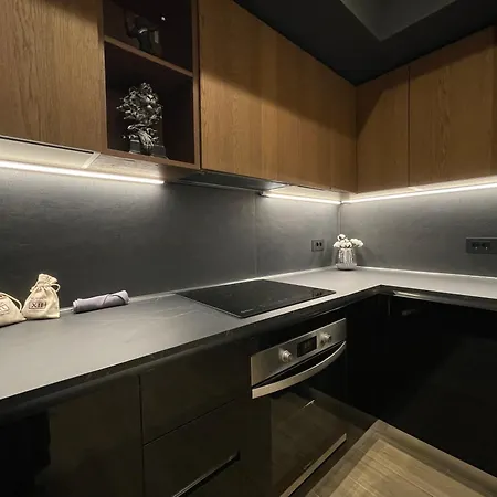 Superior 1br - Fully Renovated & Equipped - Prime Location In Historical Centre - Garibaldi#2 - Free Parking Apartment *