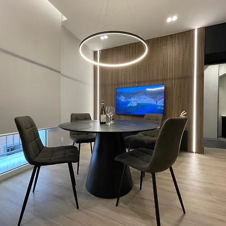 Superior 1br - Fully Renovated & Equipped - Prime Location In Historical Centre - Garibaldi#2 - Free Parking *