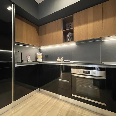 Διαμέρισμα Superior 1br - Fully Renovated & Equipped - Prime Centre Location - Garibaldi#2 - Parking *