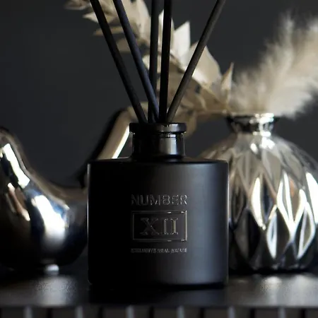 Superior 1br - Fully Renovated&equipped - Prime Centre Location - Garibaldi#2 - Parking *