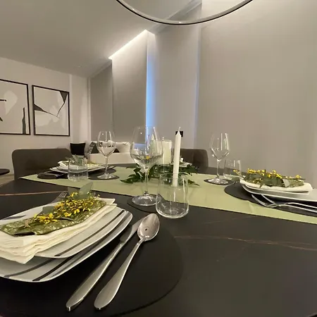 Superior 1br - Fully Renovated & Equipped - Prime Centre Location - Garibaldi#2 - Parking Διαμέρισμα *