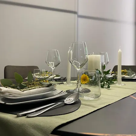 Superior 1br - Fully Renovated & Equipped - Prime Centre Location - Garibaldi#2 - Parking *