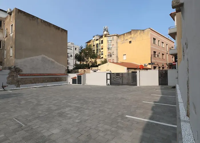 Apartamento Superior 1br - Fully Renovated & Equipped - Prime Centre Location - Garibaldi#2 - Parking