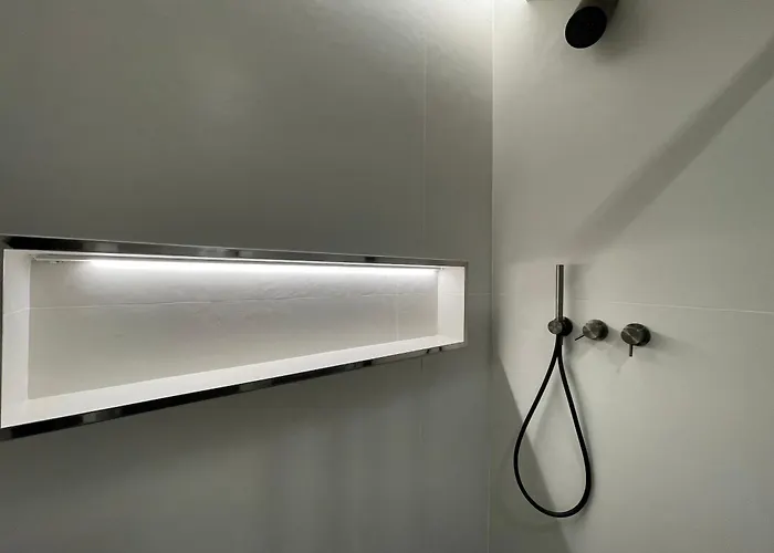 Appartamento Superior 1br - Fully Renovated&equipped - Prime Centre Location - Garibaldi#2 - Parking *