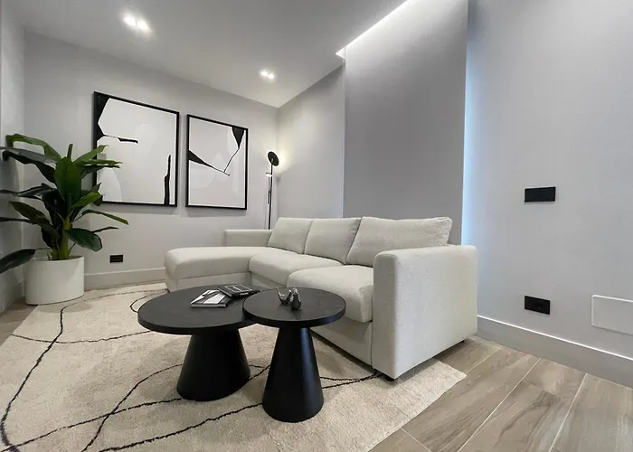 Appartamento Superior 1br - Fully Renovated&equipped - Prime Centre Location - Garibaldi#2 - Parking *