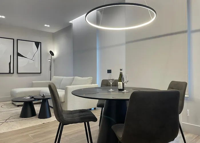 Superior 1br - Fully Renovated&equipped - Prime Centre Location - Garibaldi#2 - Parking *