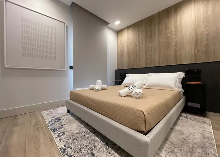 Superior 1br - Fully Renovated&equipped - Prime Centre Location - Garibaldi#2 - Parking