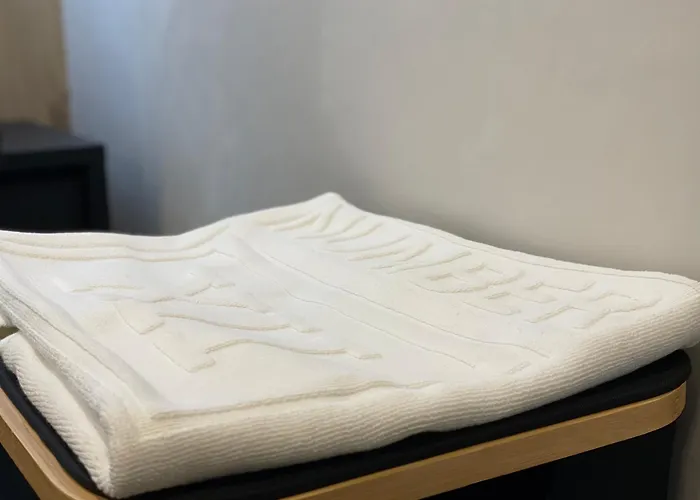 Superior 1br - Fully Renovated&equipped - Prime Centre Location - Garibaldi#2 - Parking Appartamento