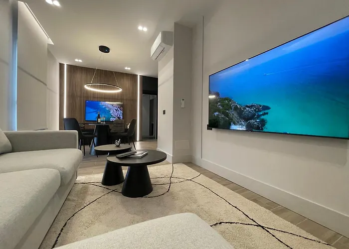 Apartamento Superior 1br - Fully Renovated & Equipped - Prime Centre Location - Garibaldi#2 - Parking *