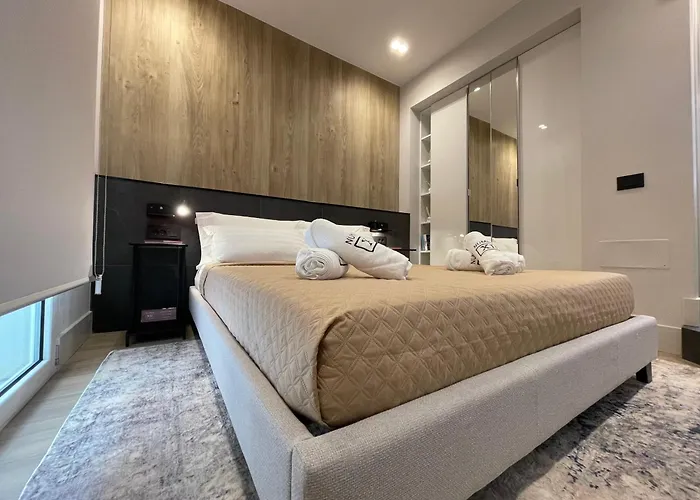 Superior 1br - Fully Renovated & Equipped - Prime Centre Location - Garibaldi#2 - Parking