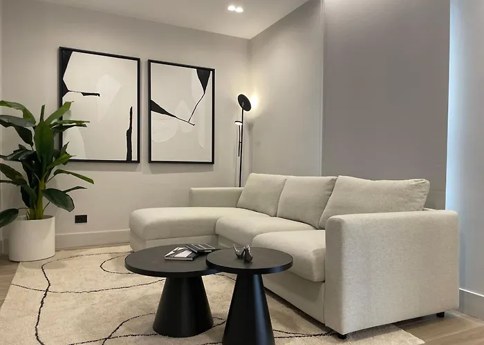 Superior 1br - Fully Renovated & Equipped - Prime Centre Location - Garibaldi#2 - Parking Apartamento