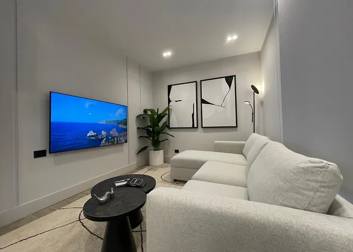 Superior 1br - Fully Renovated & Equipped - Prime Centre Location - Garibaldi#2 - Parking Apartamento Olbia