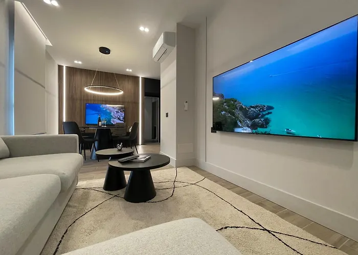 Apartamento Superior 1br - Fully Renovated & Equipped - Prime Centre Location - Garibaldi#2 - Parking