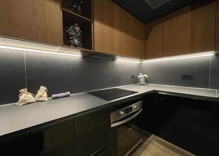 Superior 1br - Fully Renovated & Equipped - Prime Centre Location - Garibaldi#2 - Parking Apartamento *