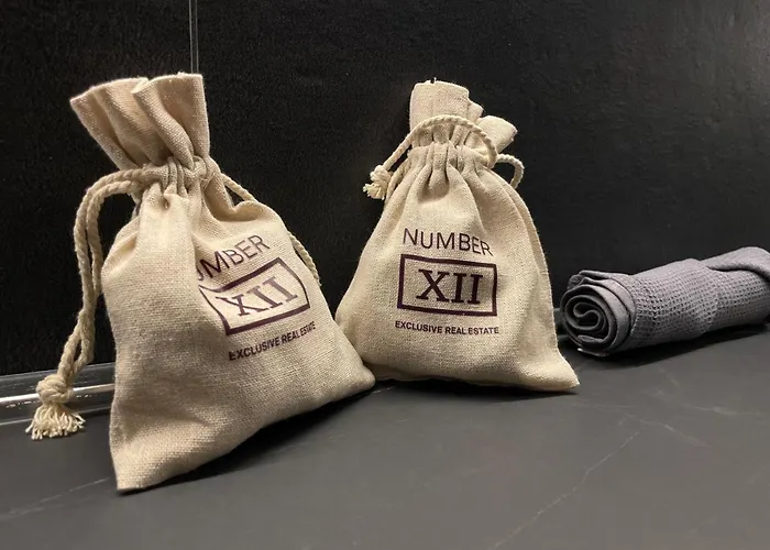 Apartamento Superior 1br - Fully Renovated & Equipped - Prime Centre Location - Garibaldi#2 - Parking