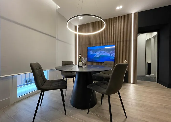 Superior 1br - Fully Renovated&equipped - Prime Centre Location - Garibaldi#2 - Parking *