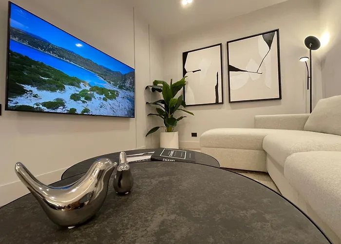 Superior 1br - Fully Renovated & Equipped - Prime Centre Location - Garibaldi#2 - Parking Apartman *