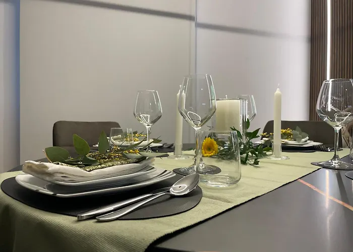 Superior 1br - Fully Renovated & Equipped - Prime Centre Location - Garibaldi#2 - Parking *