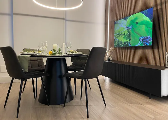 Superior 1br - Fully Renovated & Equipped - Prime Centre Location - Garibaldi#2 - Parking Apartman